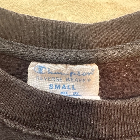 Champion Reverse Weave Crewneck in Black 🖤 - Picture 4 of 4